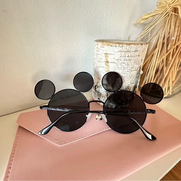Mickey Mouse Sunglasses (Adult Size) - Picture 2 of 5